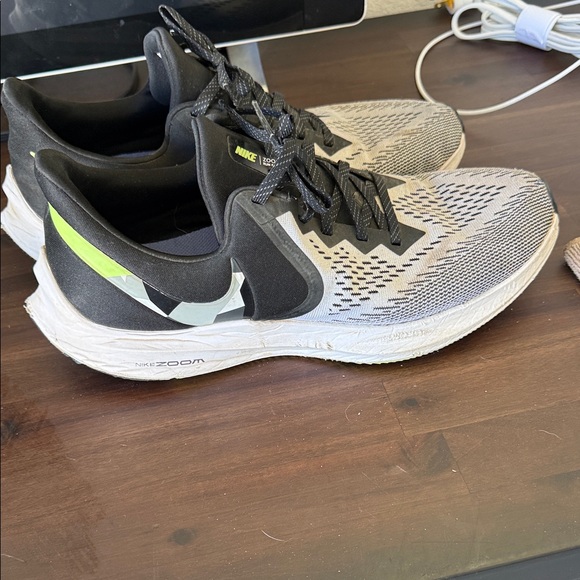 Nike Black and Gray Athletic Shoes - Picture 3 of 5